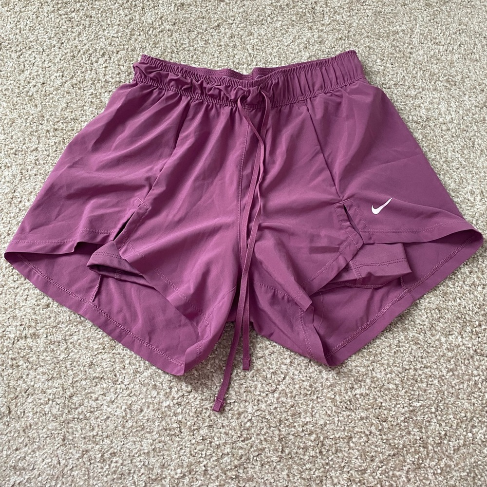 Nike Women's Flex Essential 2-in-1 Shorts 3.5 in.
